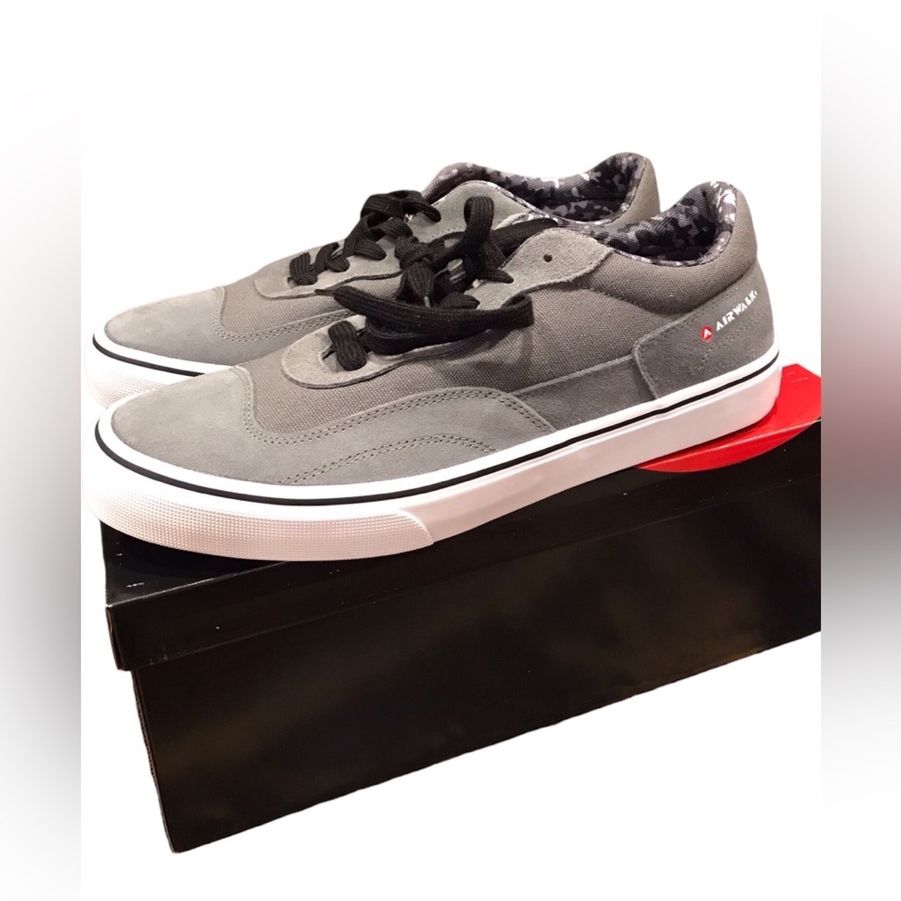 NIB Airwalk Kickflip CW06510M Mens Gray‎ Suede Skate Inspired Sneakers Shoes 10